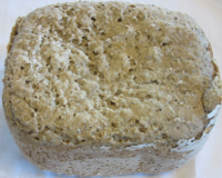 Pão de espelta com sementes de chia, cânhamo e tukmaria.