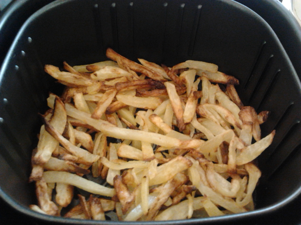 Batatas fritas na fritadeira de ar quente