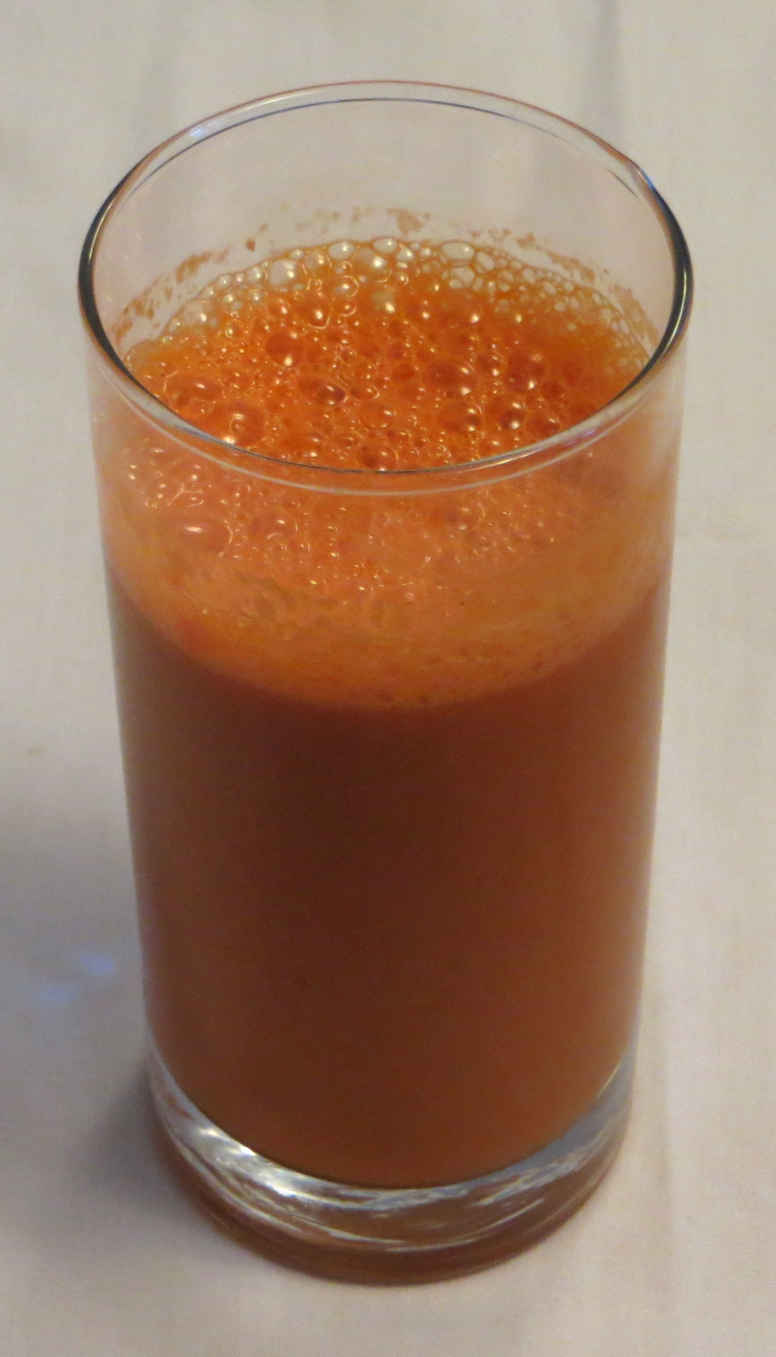 Copo com batido de iogurte de soja e bagas gojis