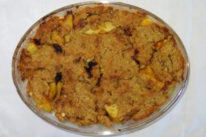 Taa de crumble de marmelo e bagas gojis